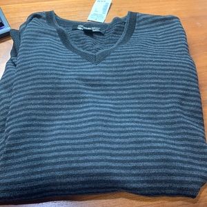Men’s Lightweight V Neck Sweater NEW Large